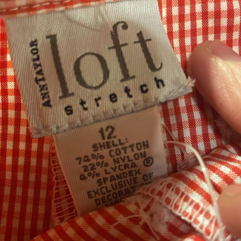 NWT LOFT Capri’s - Picture 4 of 9